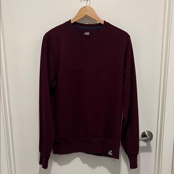 New Balance - Men's Brugundy Essencials Crew Neck Sweatshirt Fleece - Picture 1 of 4